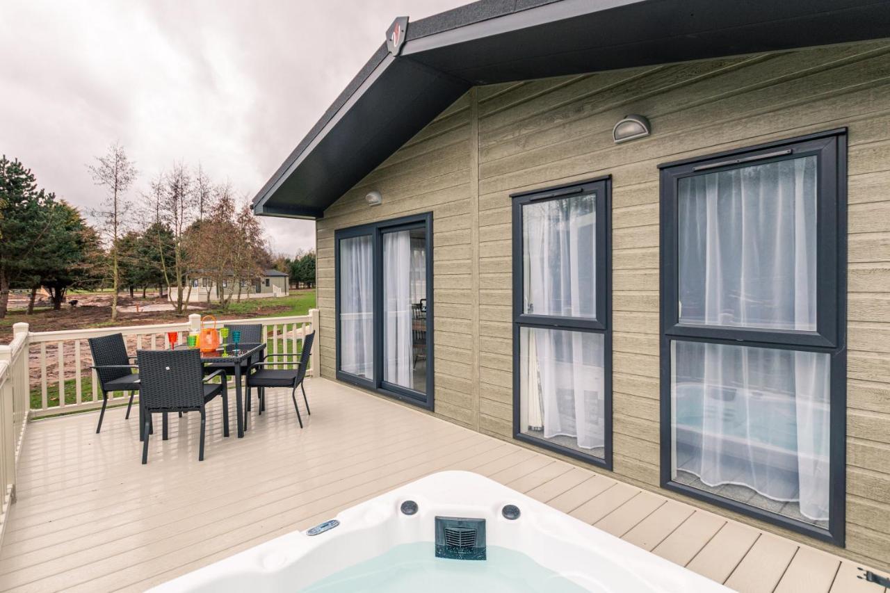 Honeysuckle Lodge With Hot Tub 요크 외부 사진